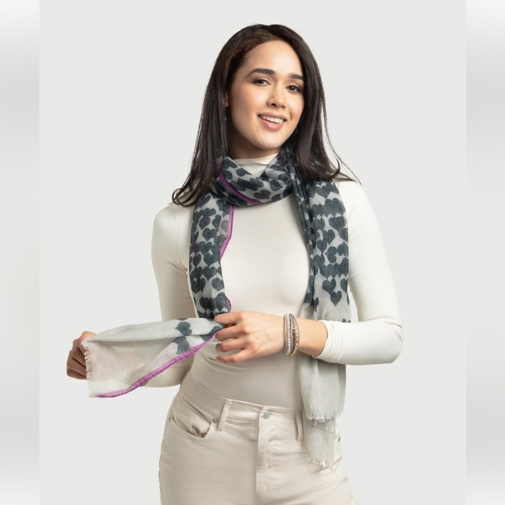 SAACHI Gray and Purple Heart Pattern Scarf 79”x 32”